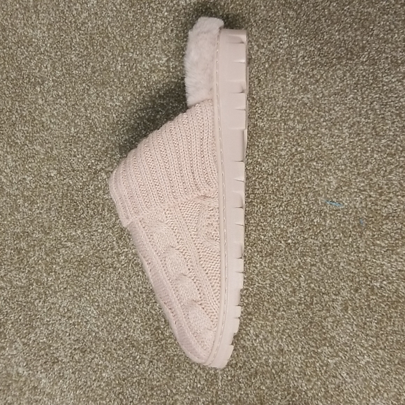 Pink Memory Foam Slippers - Picture 6 of 7